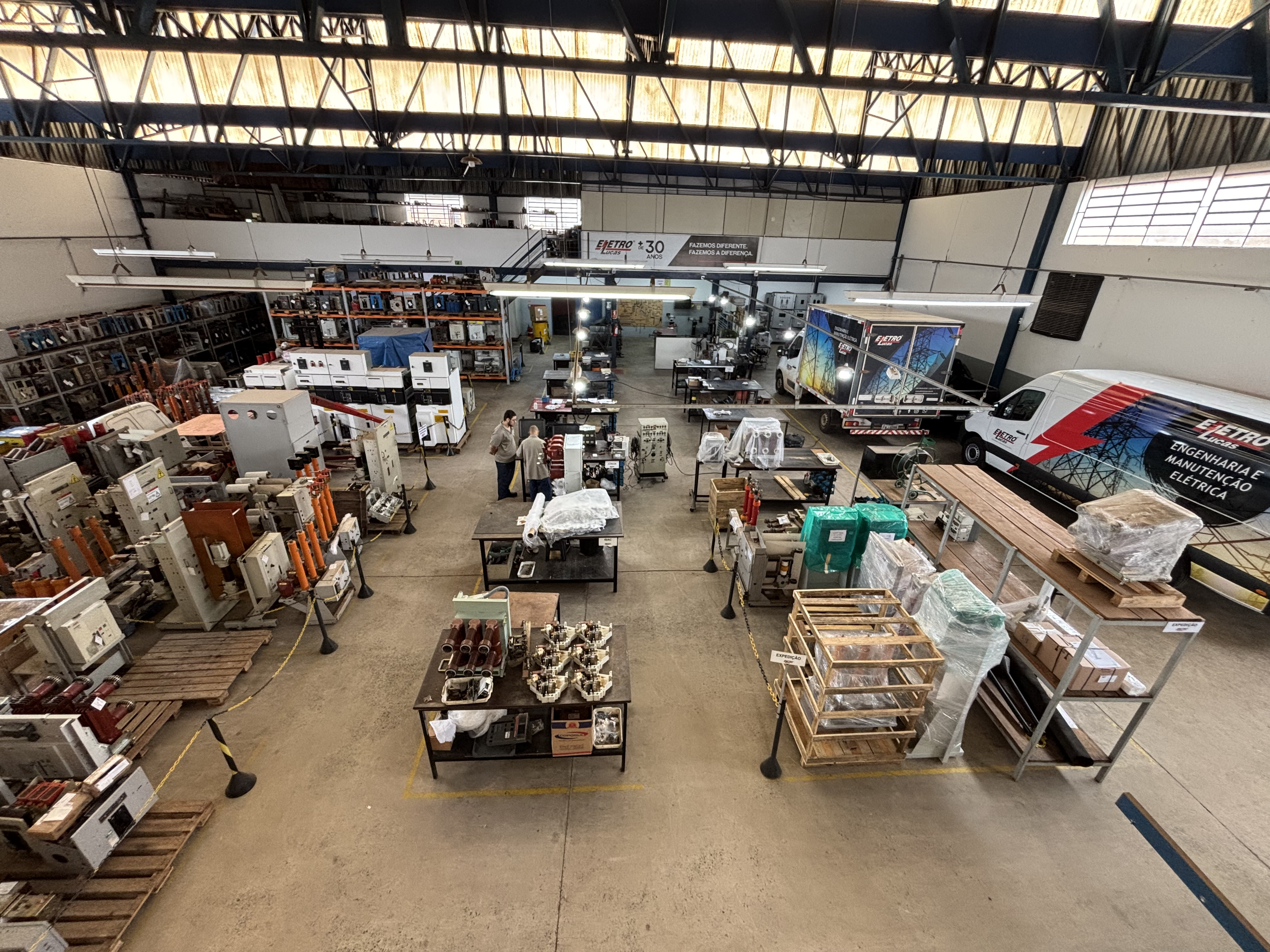 Especialistas em disjuntores de média e baixa tensão